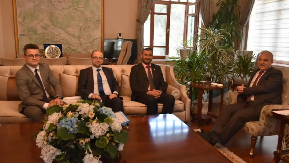 MAK-GÖÇ 'KENDİNE İYİ BAK' PROJESİNİ VALİ GÜVENÇER'E SUNDU