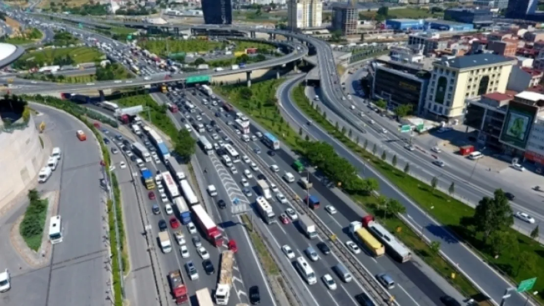 Pazar günü İnstanbul'da yollara dikkat