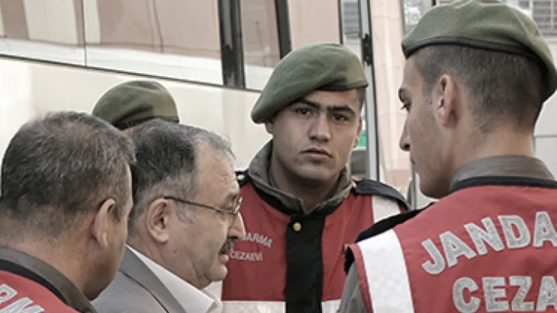 Manisa'da Fetö'nün esnaf yapılanması davası başladı