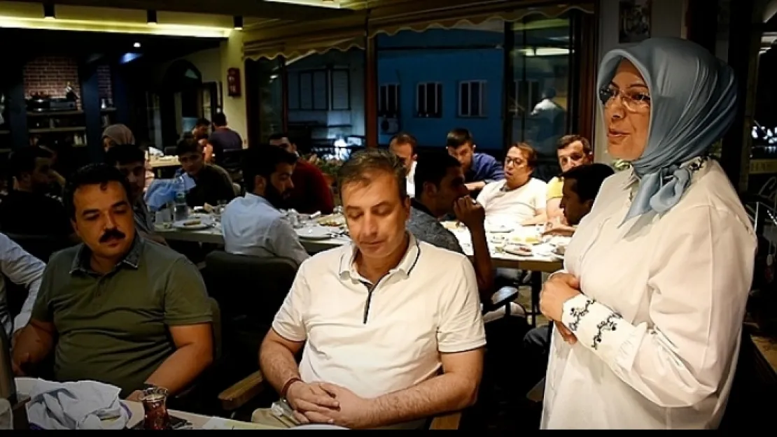 Ömür Hoca AK Gençlerle Sahur'da bir araya geldi