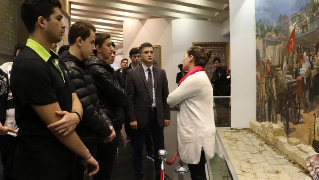 Çanakkale Şehitliğine Ziyaretçi Akını