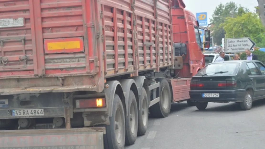 AMBULANS'A YOL VERDİ KAZA YAPTI