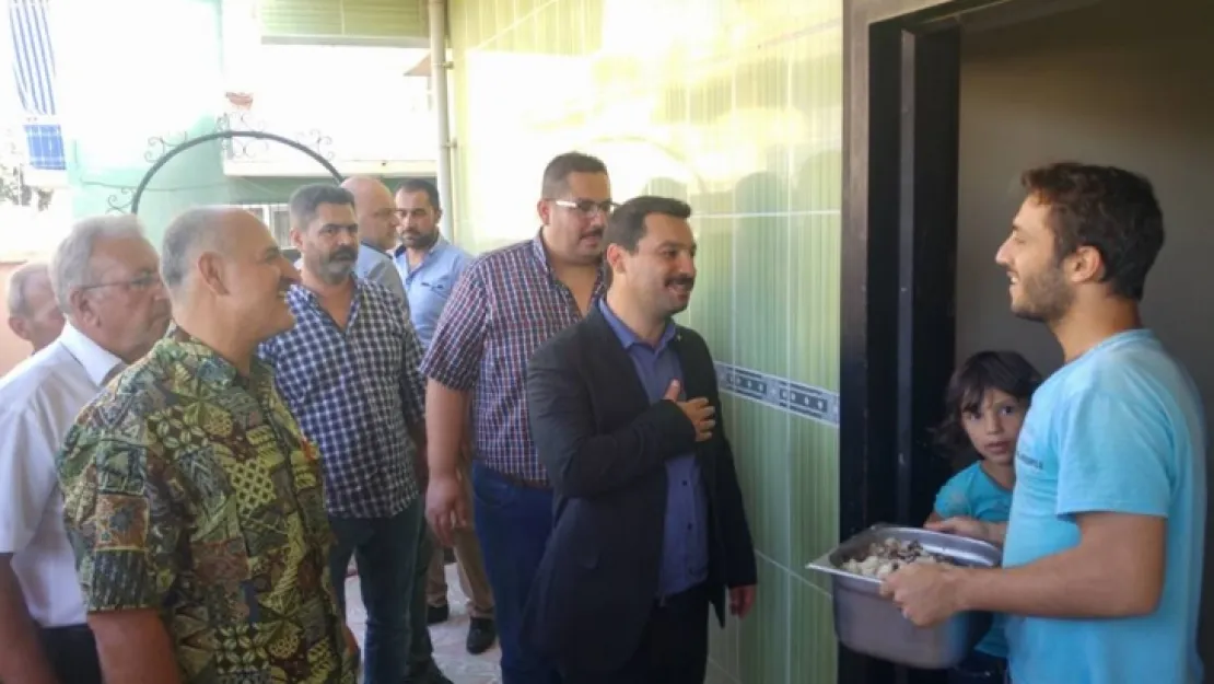 MHP Manisa teşkilatı 4 bin kişiye et ve pilav dağıttı