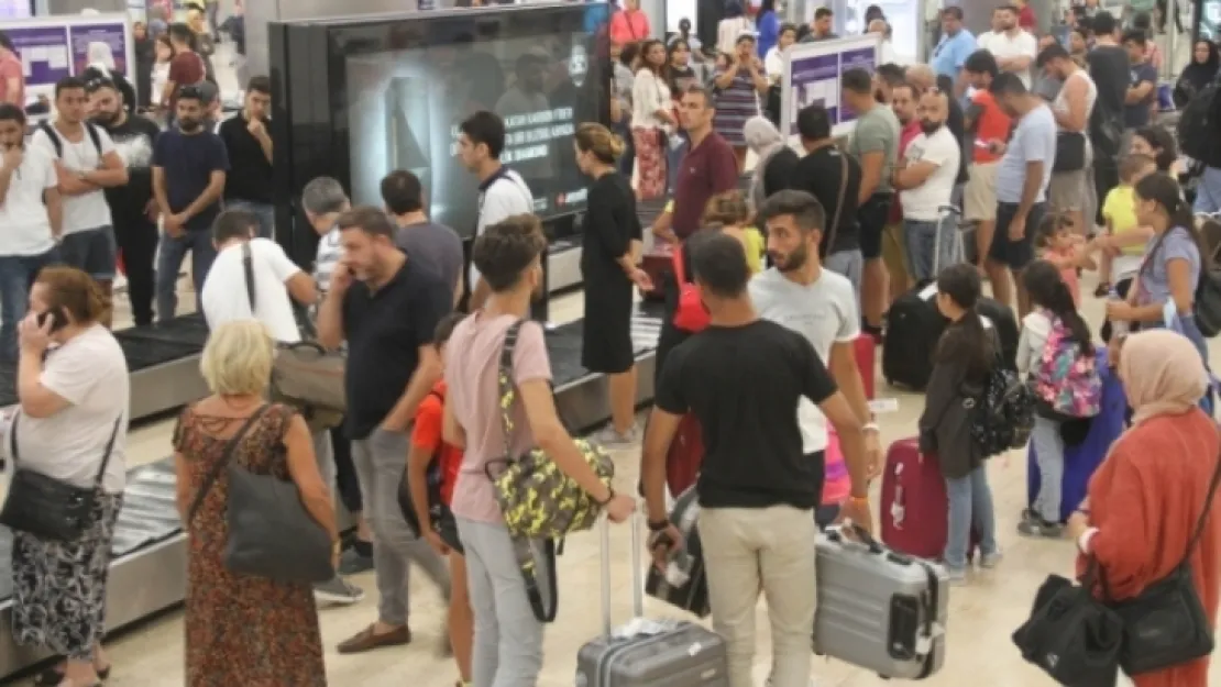 Bayram dönüşü kalabalığı erken başladı