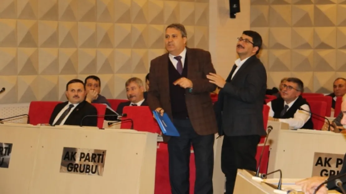 MANİSA BÜYÜKŞEHİR MECLİSİ'NDE ÇERÇİ KRİZİ