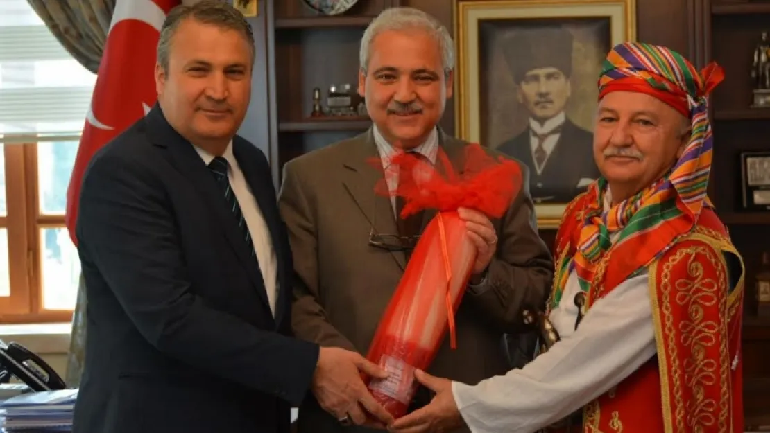 ÇERÇİ VALİ VE REKTÖRÜ GÜREŞE DAVET ETTİ