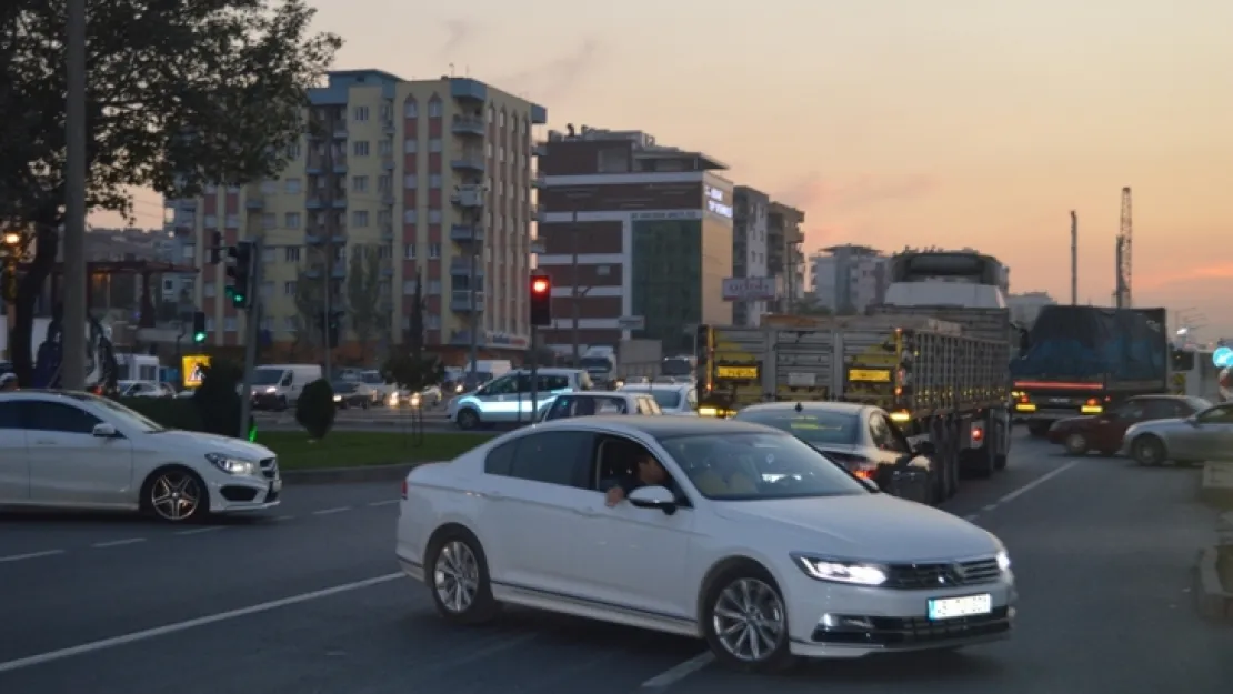 Turgutlu Trafiğinde gergin saatler (Video)
