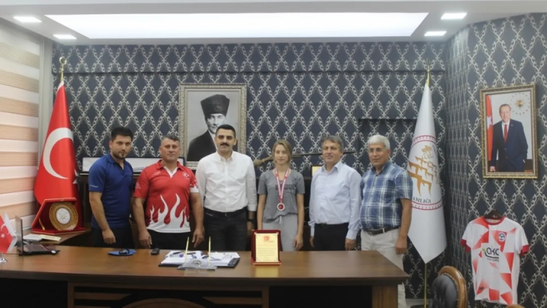 BAŞAK AHMETLİ'NİN GURURU OLDU