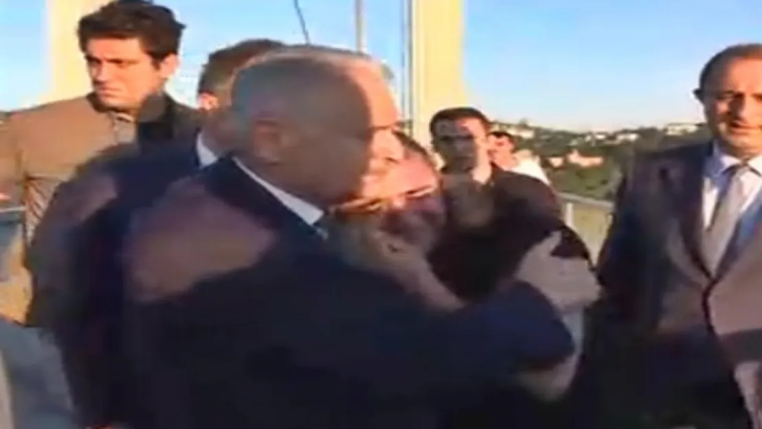 Köprüdeki intiharı Yıldırım önledi