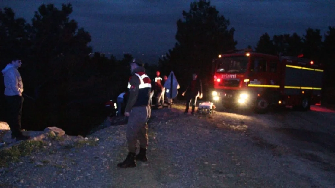Otomobil Spil Dağında 20 metre aşağı uçtu