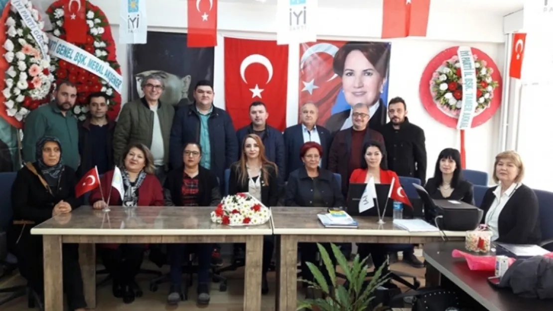 İYİ PARTİ TURGUTLU 1. OLAĞAN KONGRESİNİ YAPTI