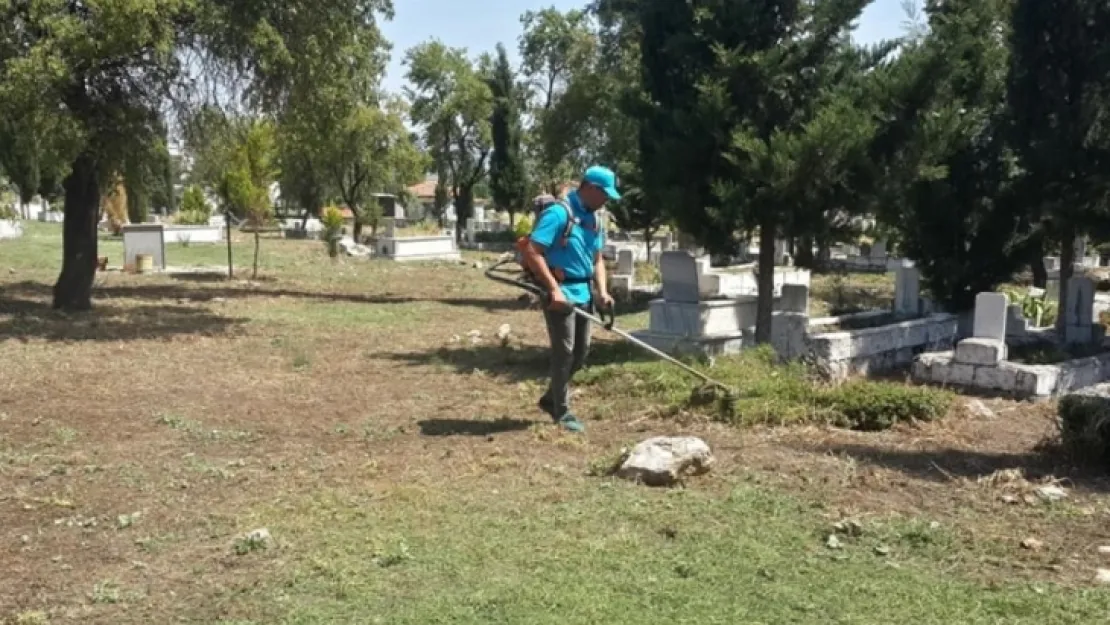 Gölmarmara Deynekler Mahalle Mezarlığı  Temizlendi