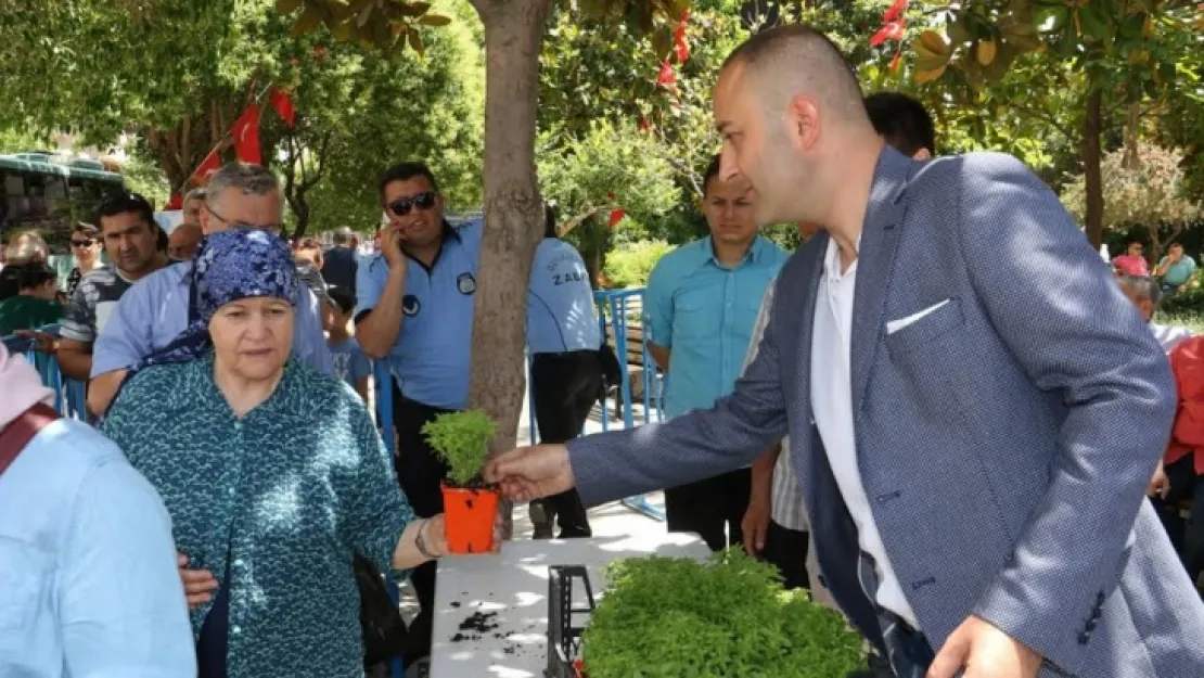 Manisa'da Anneler Günü Coşkusu