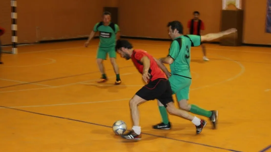 Satır Mustafa ve Taksi Zeki Futsal Turnuvası çeyrek finalistler belli oldu