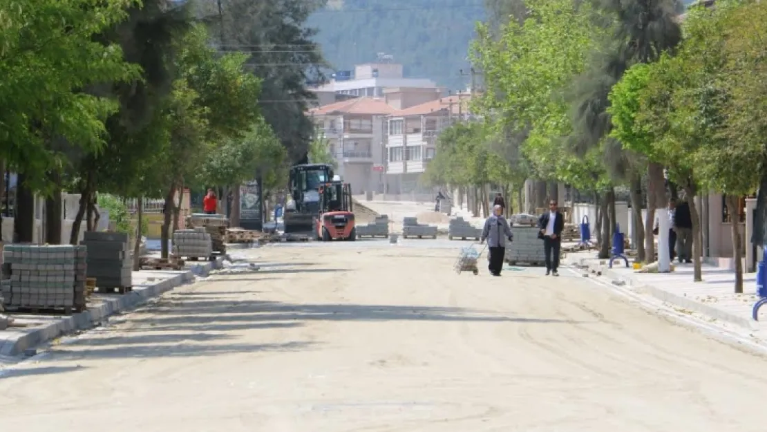 Bozulan Yolları Büyükşehir Yapıyor