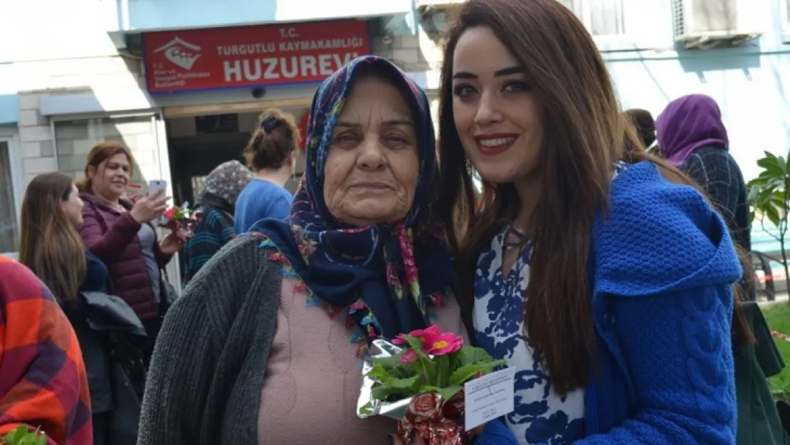Huzurevi Sakinlerini Unutulmadı