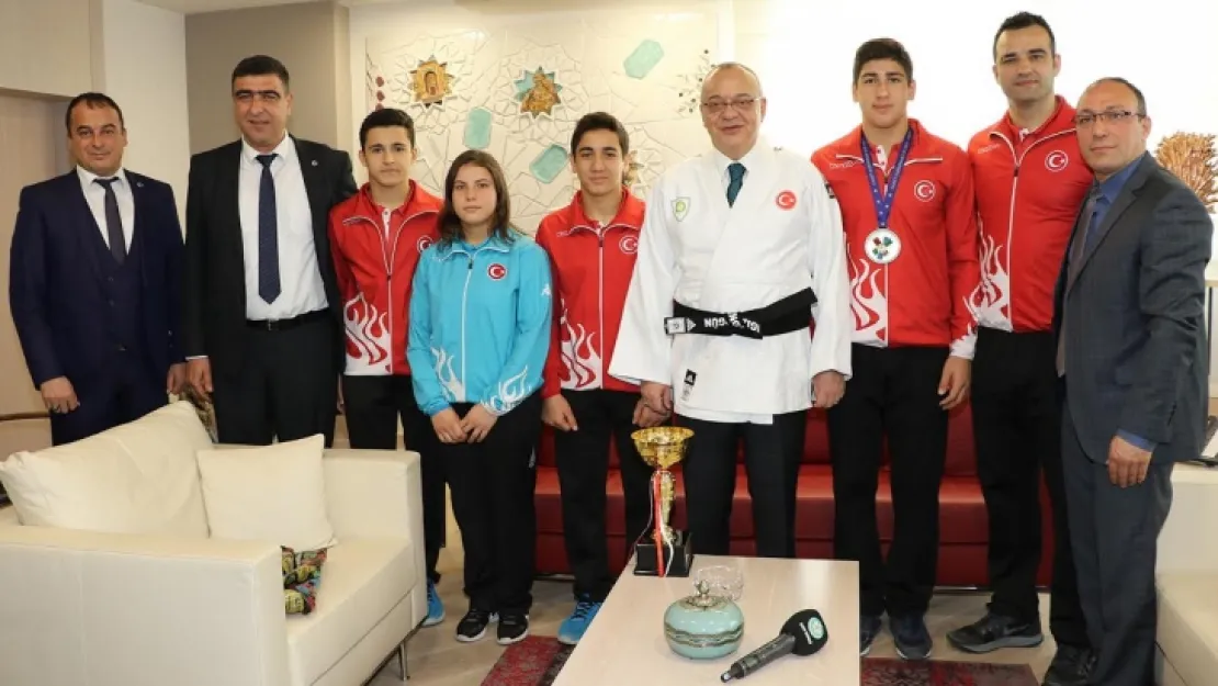 Başkan Ergün Sporcuları Tebrik Etti