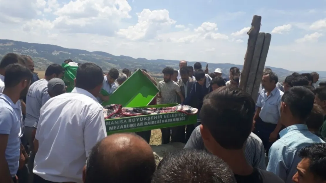SEVENLERİ SON YOLCULUĞUNDA YALNIZ BIRAKMADI