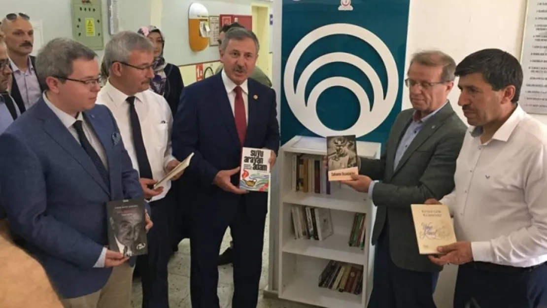 115 Kliniğe 115 Kitaplık Kazandırıldı