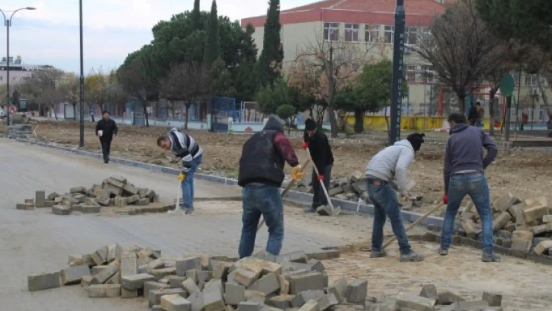 ÇÖKEN YOLA BÜYÜKŞEHİR MÜDAHALE ETTİ