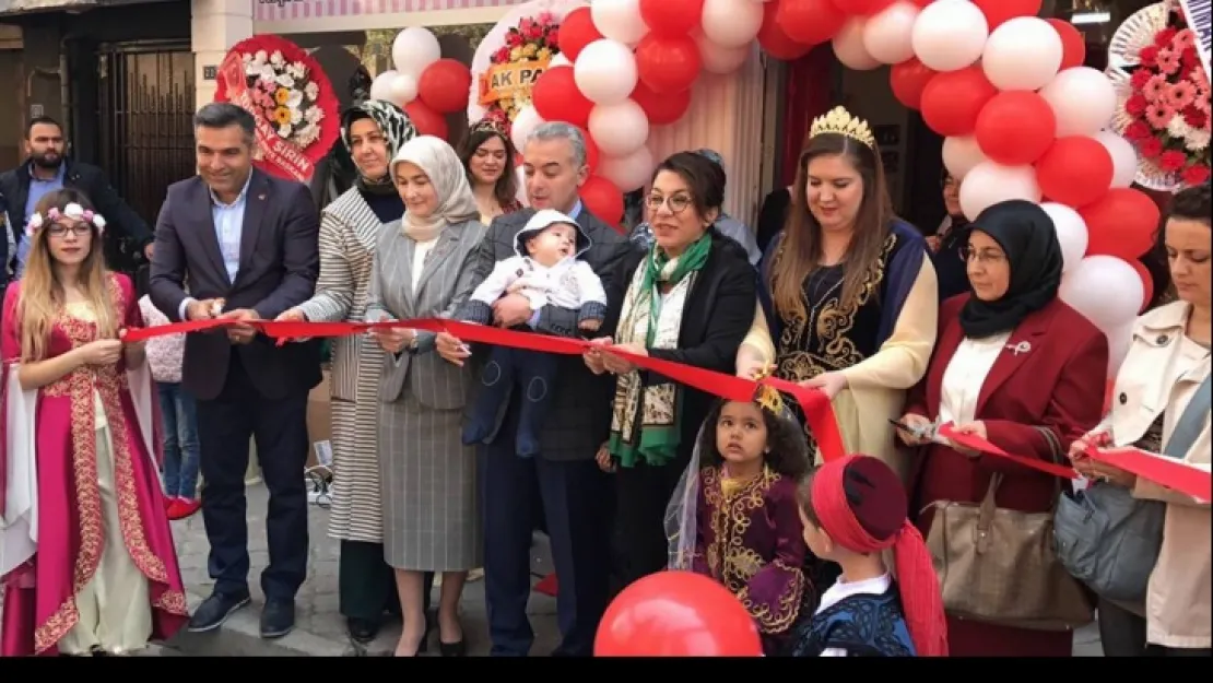 PRENSES MODA EVİNİN AÇILIŞINDA BİR ARAYA GELDİLER