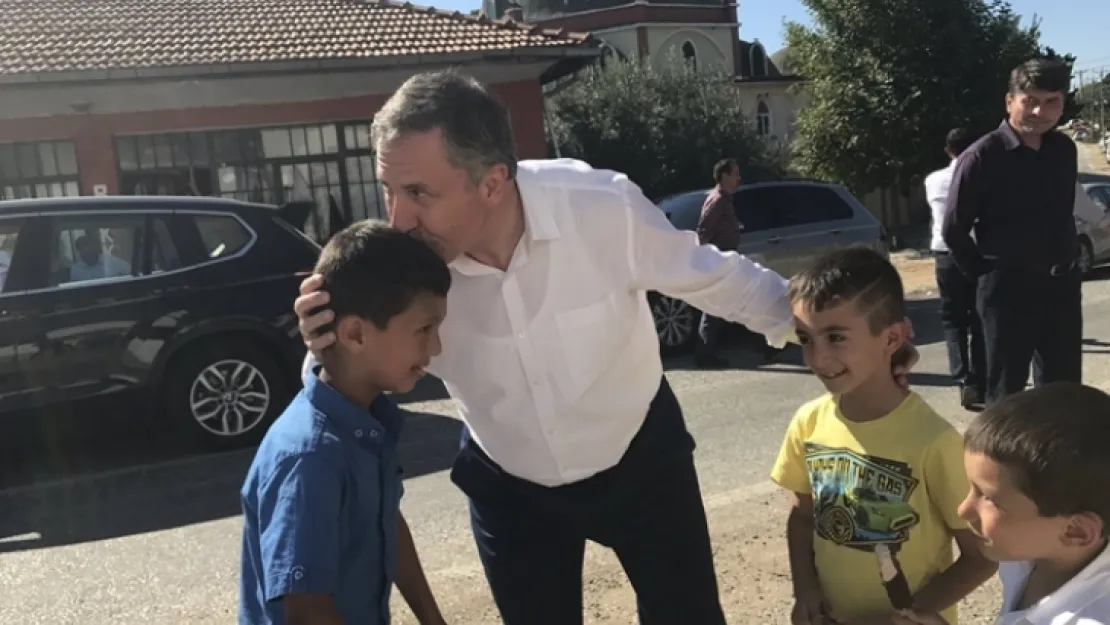Selçuk Özdağ, 'Kurban Bayramını kardeşlik ve paylaşma bilinciyle kutlamalıyız'