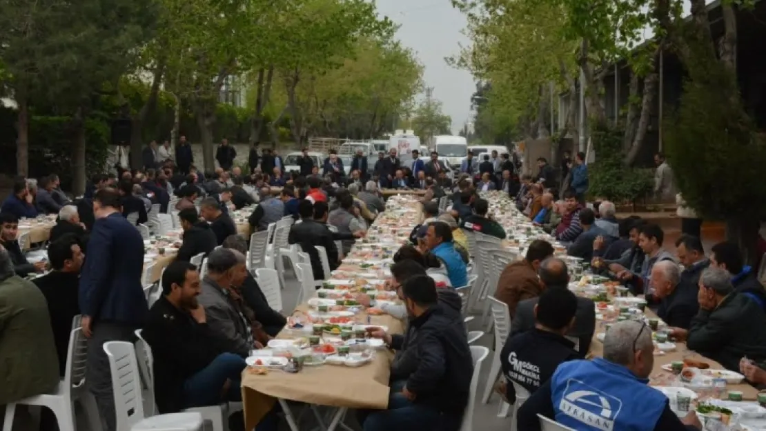 ÇERÇİ KÜÇÜK SANAYİ ESNAFIYLA BULUŞTU