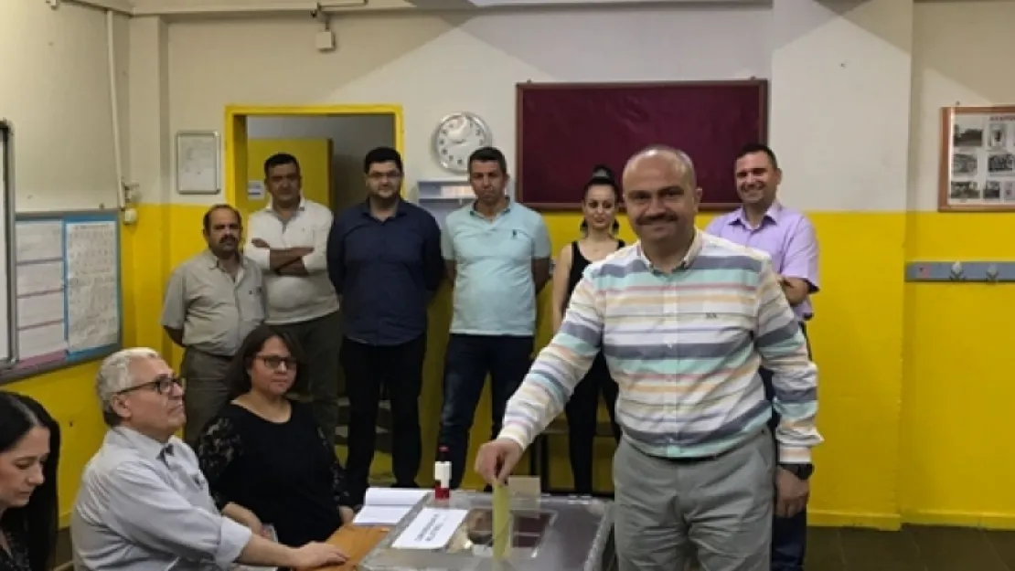 Mersinli, Çağatay Uluçay İlkokulun'da oyunu kullandı