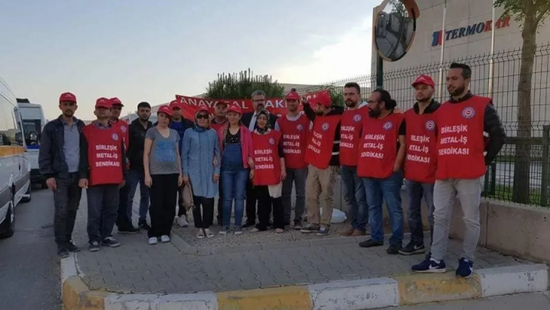 Manisa'da İşçilerin Grevi Devam Ediyor