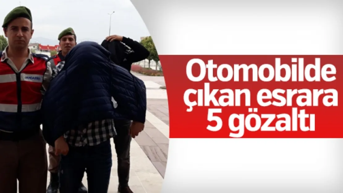 Otomobildeki esrara 5 gözaltı