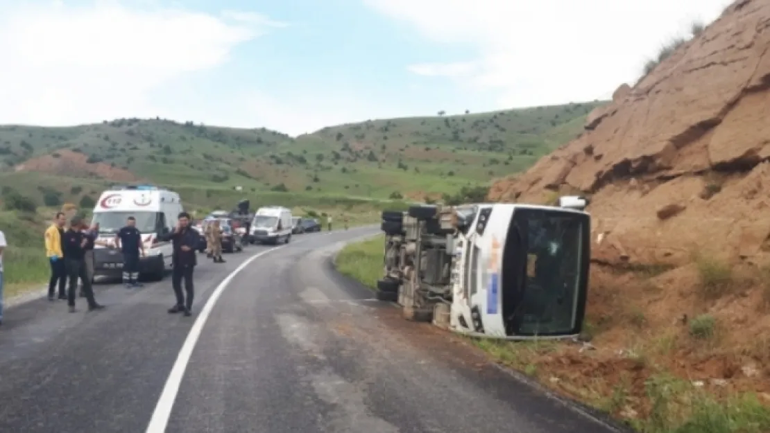 Polisleri Taşıyan Otobüs Devrildi: 11 Yaralı