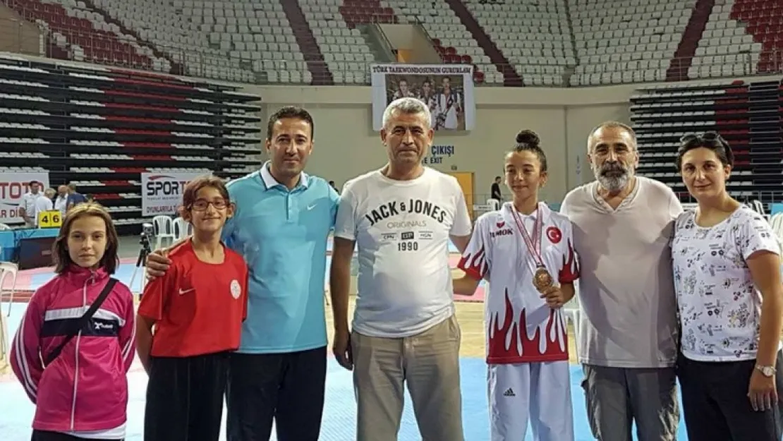 Turgutlulu Edanur taekwondoda Türkiye 3'üncüsü