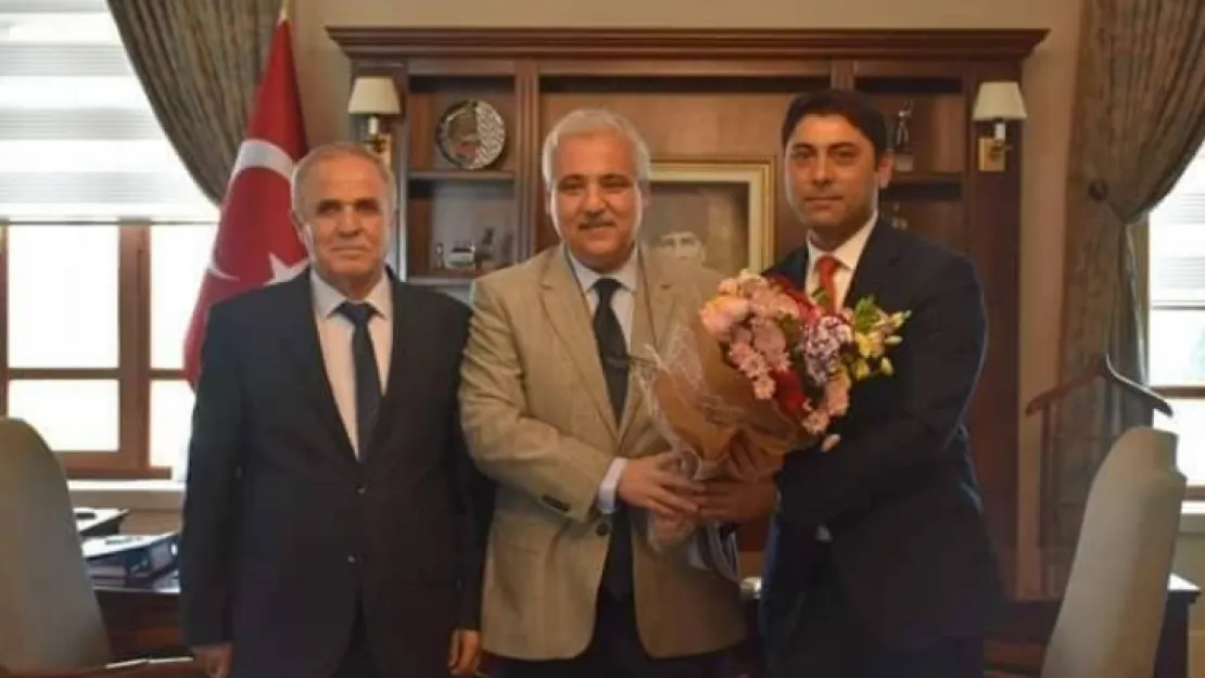 SELENDİ BELEDİYE BAŞKANI YASİN DUMLUPINAR VALİ GÜVENÇER'E ZİYARET