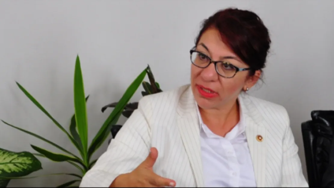 CHP'li Tur Yıldız Biçer gazeteci gibi çalıştı