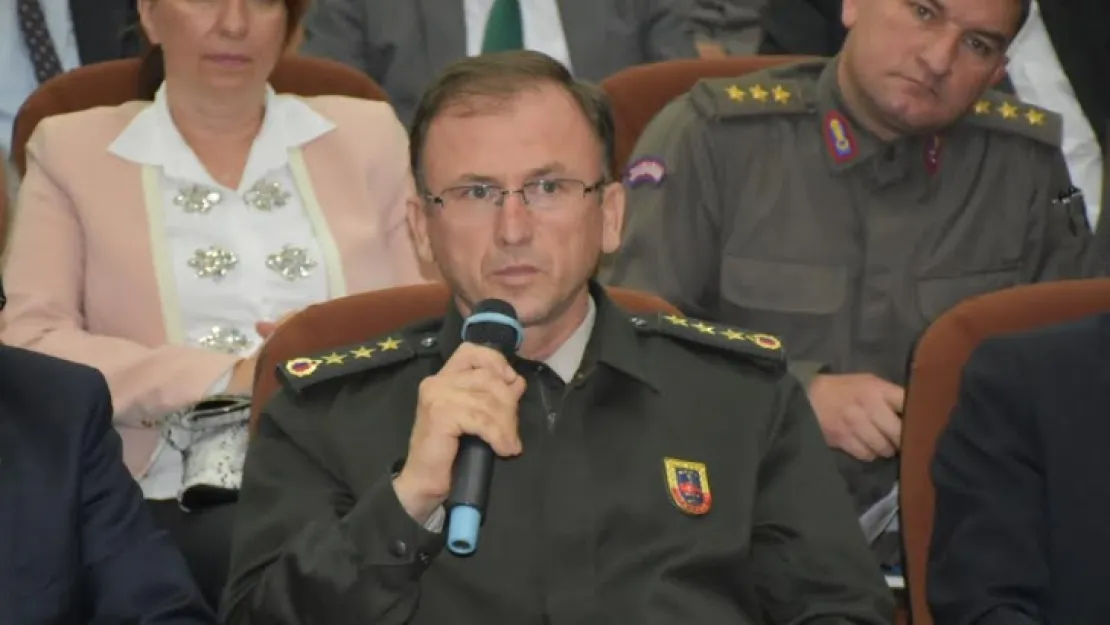 VALİ GÜVENÇER SALİHLİ'DE MUHTARLARLA BULUŞTU
