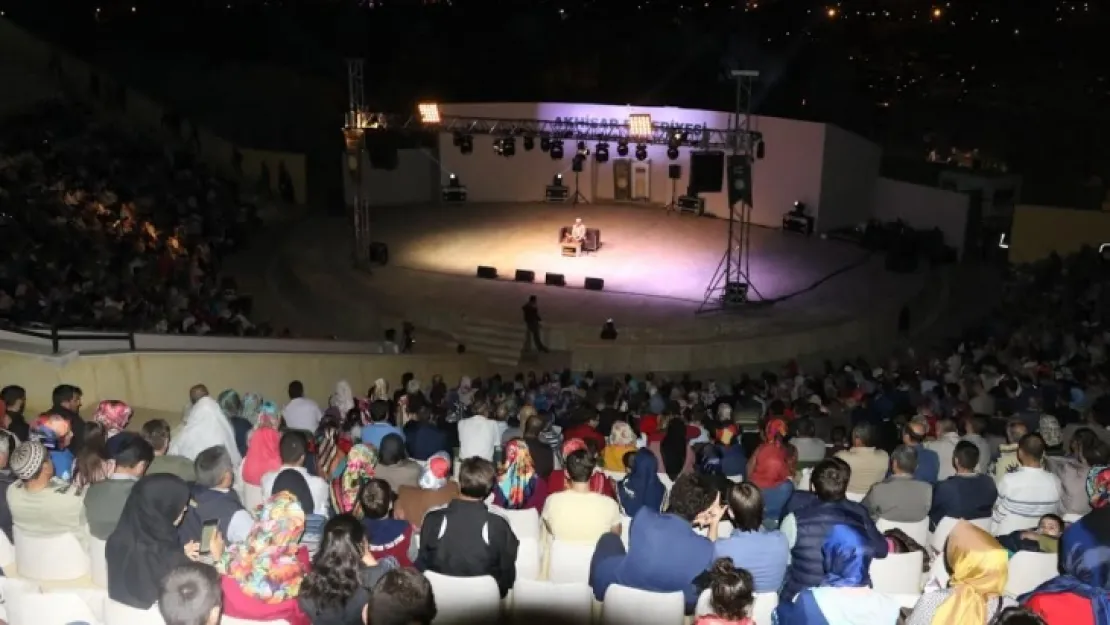 Akhisarlılar Kur'an-ı Kerim Gecesine akın etti
