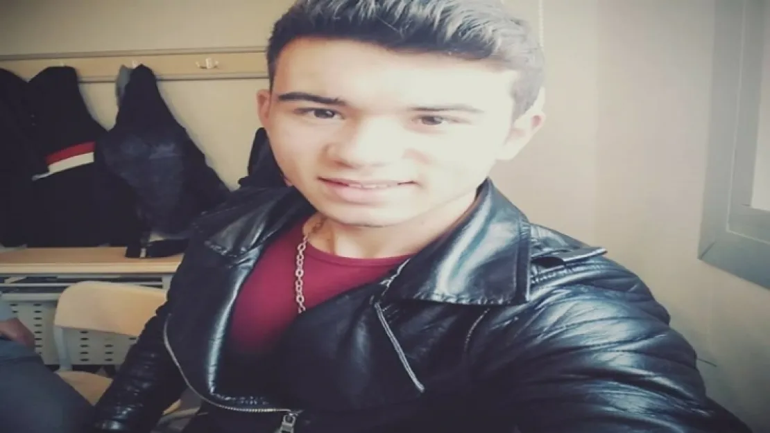 SALİHLİ'DE YILDIRIM DÜŞTÜ 17 YAŞINDAKİ GENÇ HAYATINI KAYBETTİ