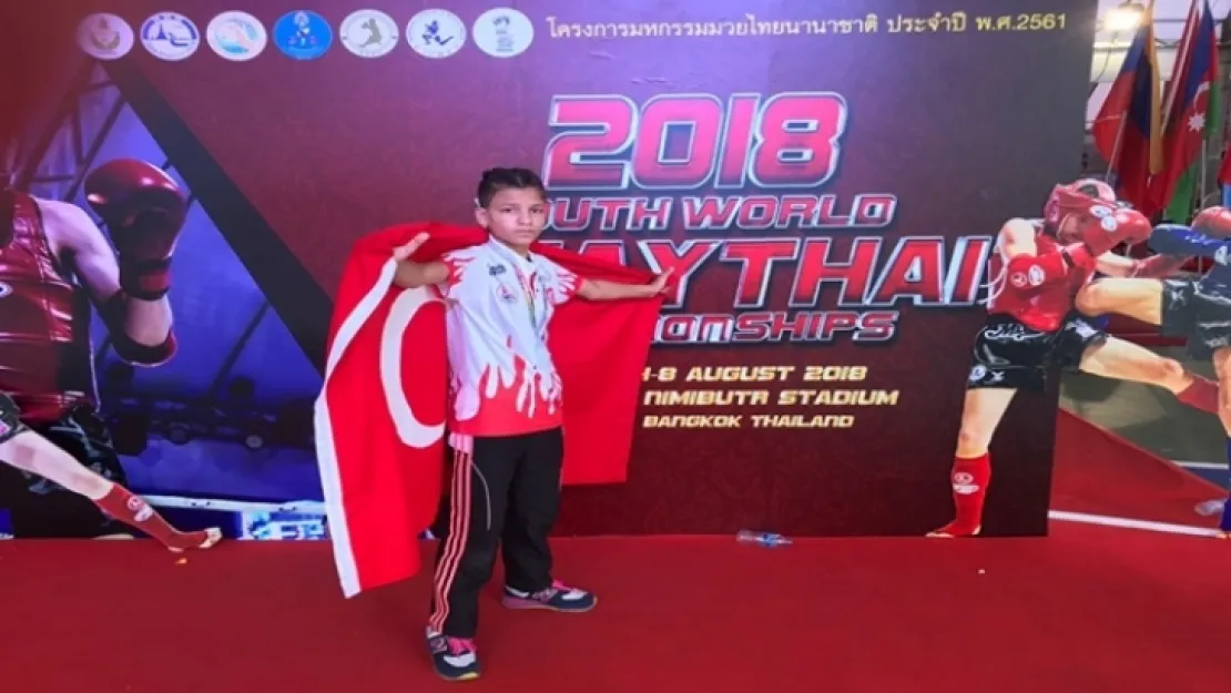SUDE GÜNDÜZ MUAY THAİ DÜNYA 3.SÜ
