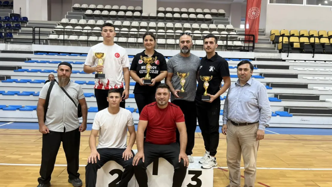 Manisa Kick Boks Şampiyonası'nda Nefes Kesen Mücadeleler