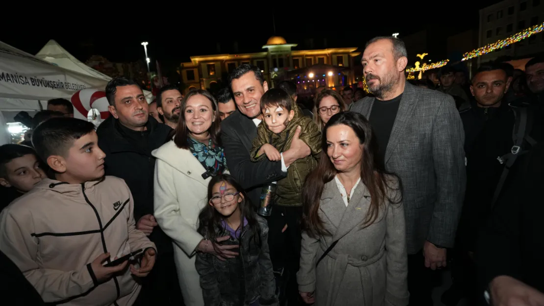 Manisa'nın ilk kez kurulan 'yeni yıl panayırı' coşkuyla açıldı