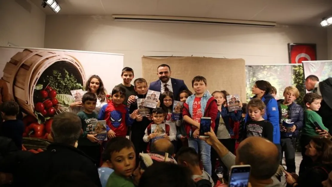 Manisa Ülkü Ocaklarından Çocuklara En Güzel Hediye