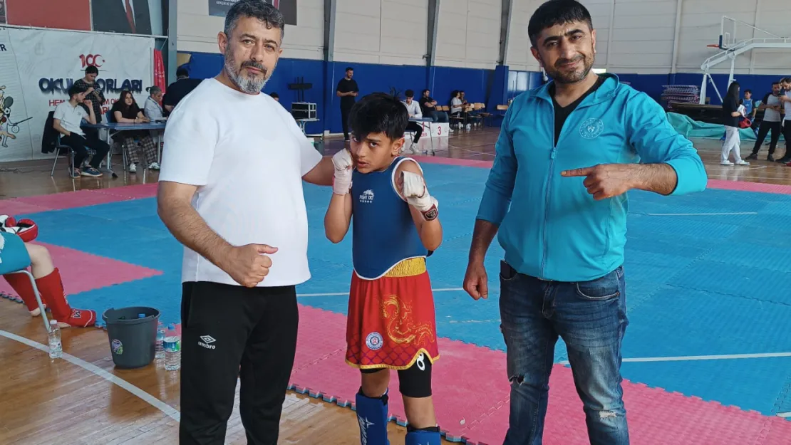 Manisa Wushu Kung-Fu takımı sporcuları şampiyonaya dama vurdu