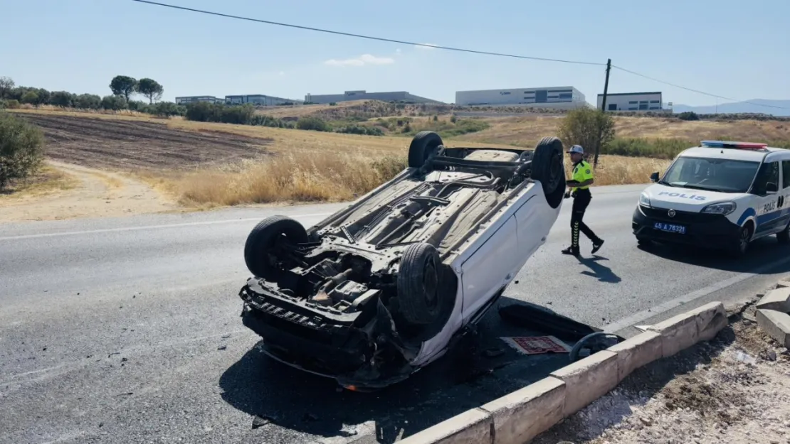 Manisa Yolunda Trafik Kazası: Araç Ters Takla Attı