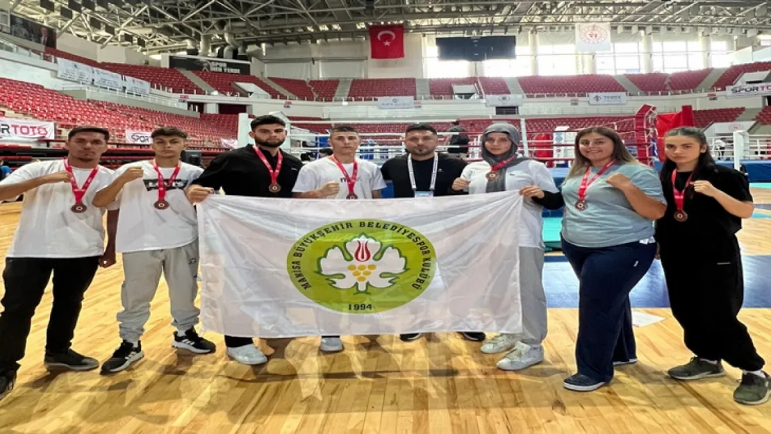 Manisalı Sporculardan Türkiye Kick Boks Şampiyonası'nda Büyük Başarı: 7 Madalya ile Döndüler