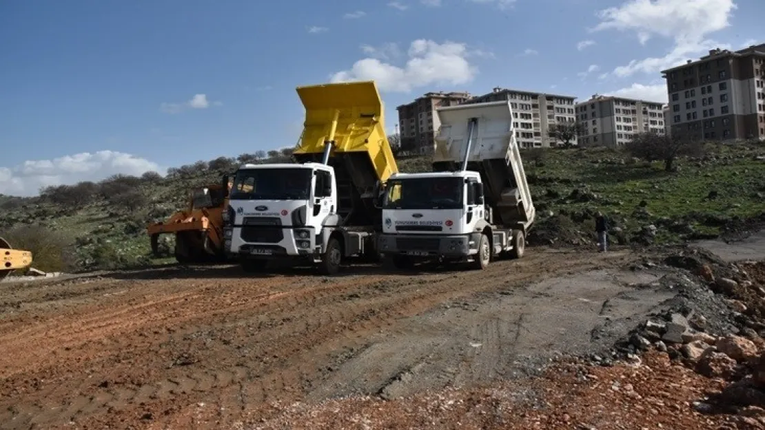 MCBÜ Toki Yolu Düzenlenme Çalışması Sürüyor