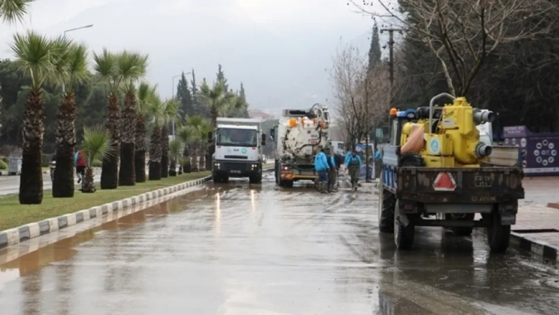 Manisa son zamanlarda yağan yağmurlarda zor anlar yaşıyor