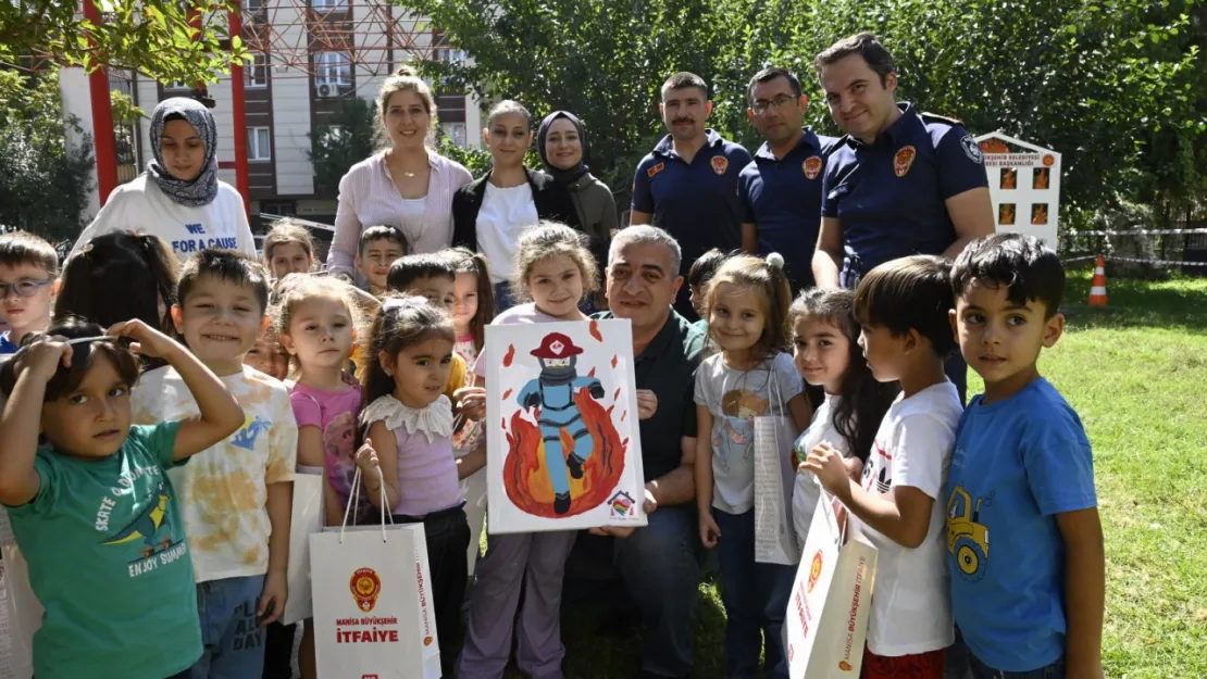 Minik Öğrenciler Fahri İtfaiyeci Oldu