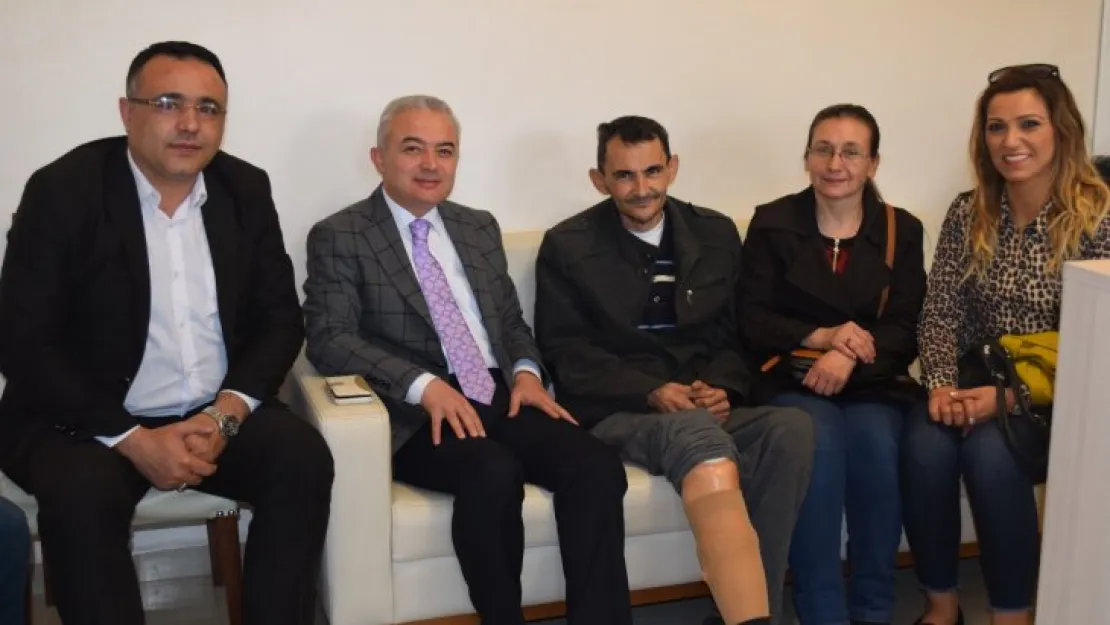 Protez bacağına kavuşan Doğan, Teşekkür için kaymakamlığa yürüdü