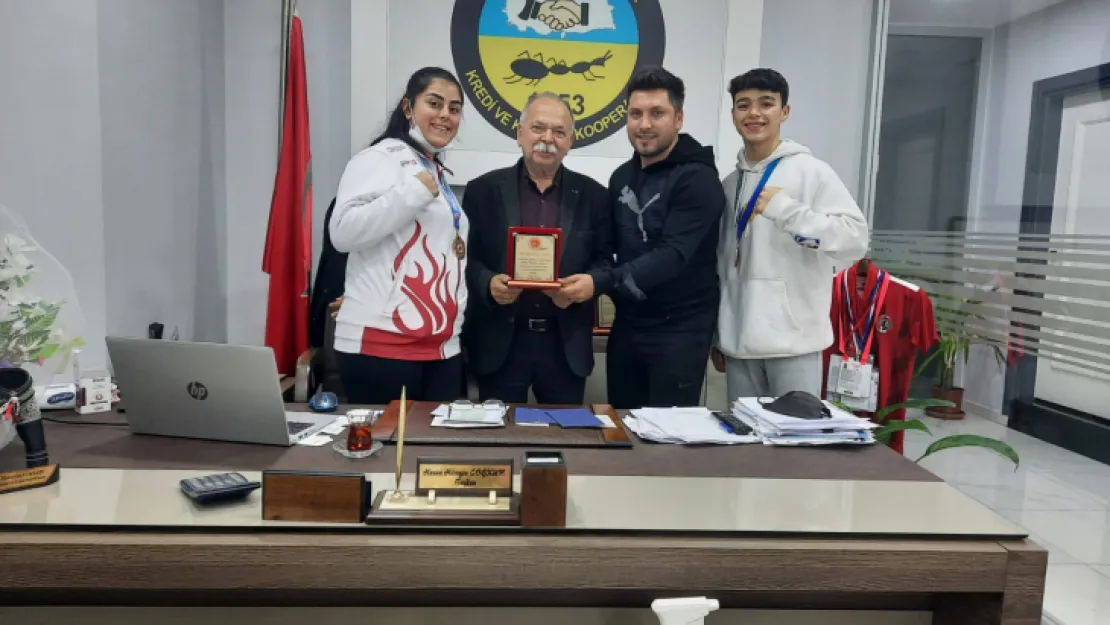 Şampiyonlardan Başkan Coşkun'a Ziyaret
