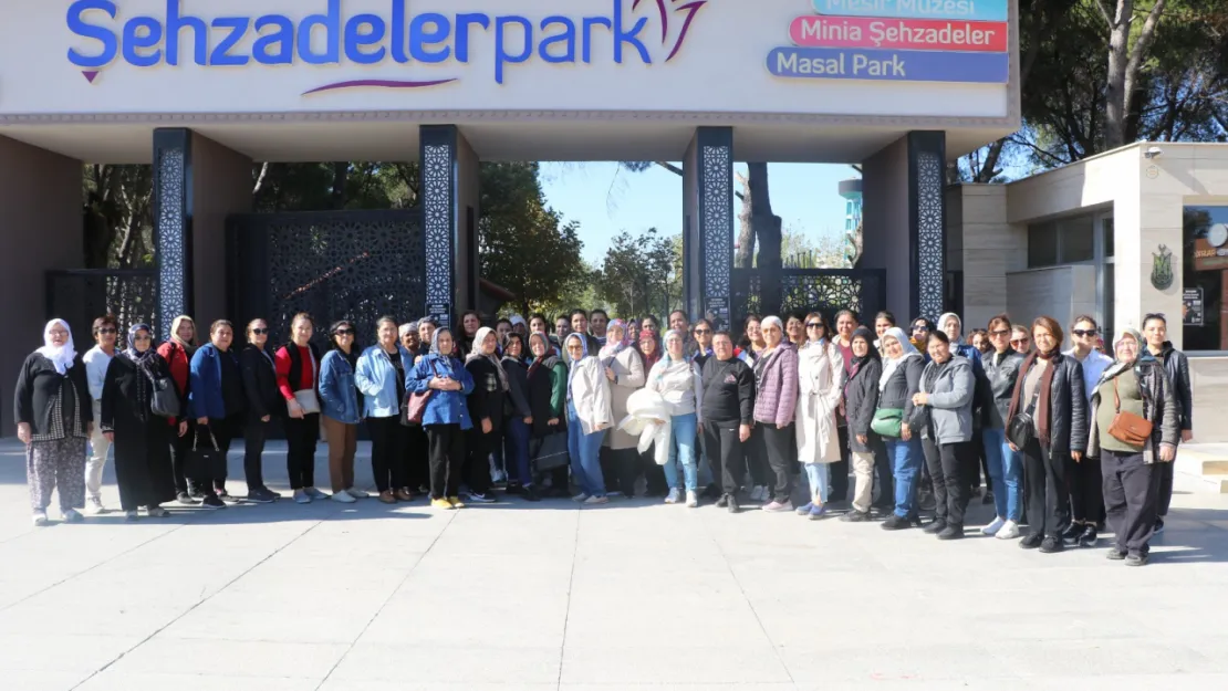 Sarıgöllü Kadınlar Manisa'yı Adım Adım Gezdi